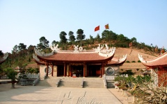 Đền Hùng và Giỗ tổ Hùng Vương